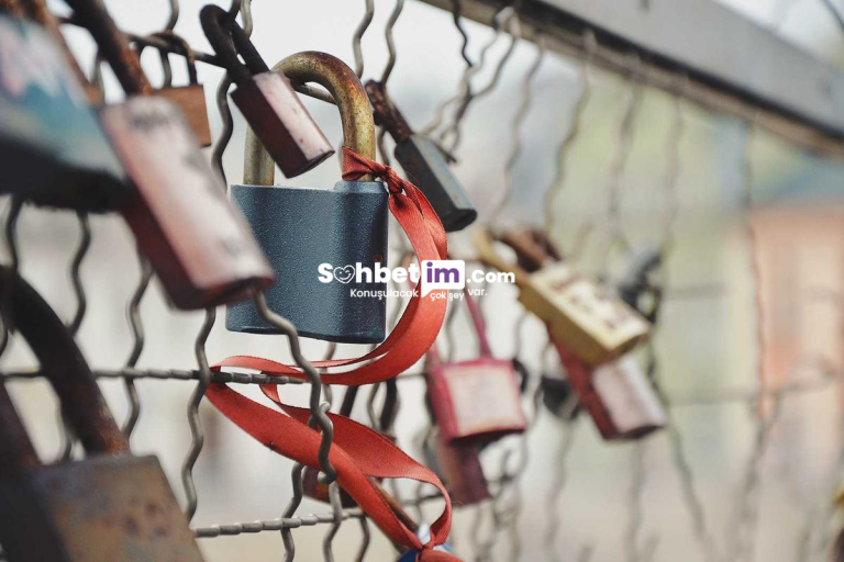 Geveze Sohbet Odaları ile Sanal Chat Deneyimi Yaşayın